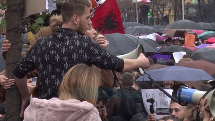 Tải video: Studentët: Politika të qëndrojë larg nesh! - News, Lajme - Vizion Plus