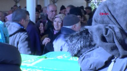 Ankara'da Otobüs Kazasında Ölen Emekli Öğretmeni Öğrencileri Uğurladı