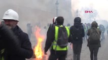 Dha Dış - Paris'te Eylemciler Barikatlar Kuruyor, Polis Gazla Müdahale Ediyor - Aktüel