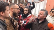 Report Tv - Banorët e Unazës së Re arrijnë te Rruga e Durrësit, nuk pranohen nga studentët