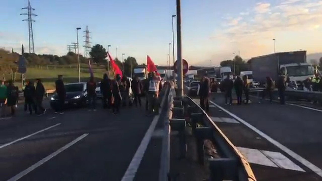 Los CDR cortan la AP7 en Tarragona.