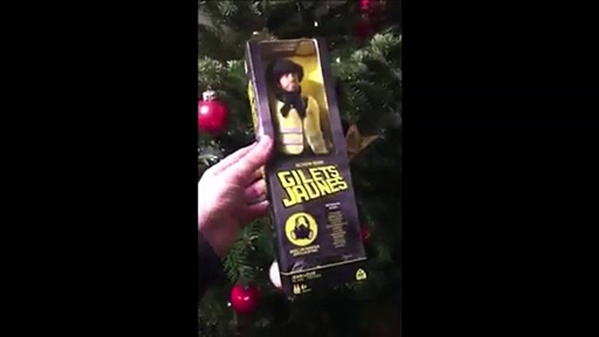 Le cadeau parfait pour Noel : jouet Gilet Jaune - Vidéo Dailymotion