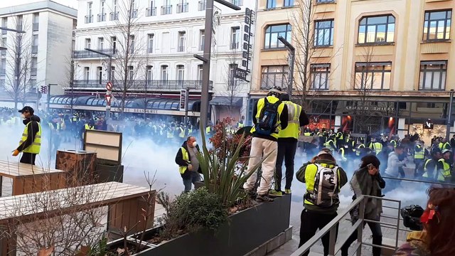 Gilets jaunes : nouveaux affrontements à Avignon