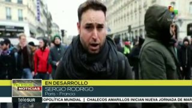 Chalecos amarillos en las calles de Francia piden dimisión de Macron