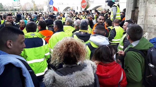Manifestation des gilets jaunes à Avignon