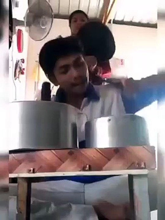 Tencere tavayla müzik yapmak