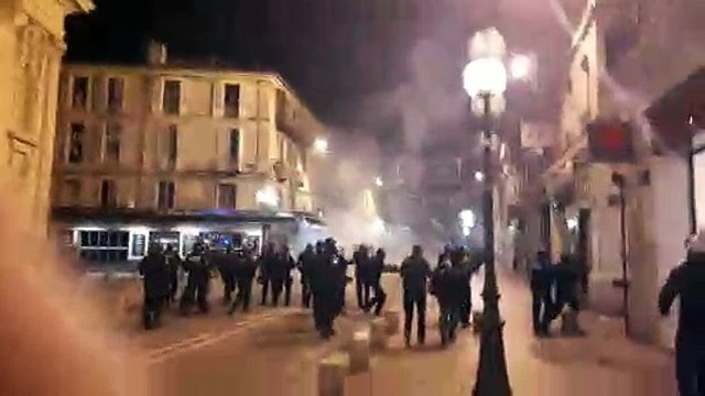Gilets jaunes : le face à face se poursuit, rue de la République