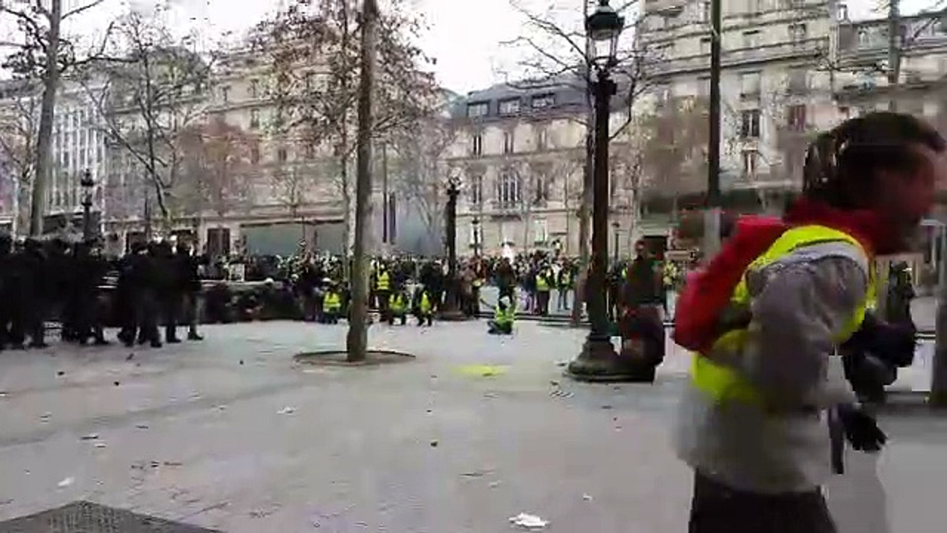 Gilet Jaune Vs Flash Ball Paris Vidéo Dailymotion