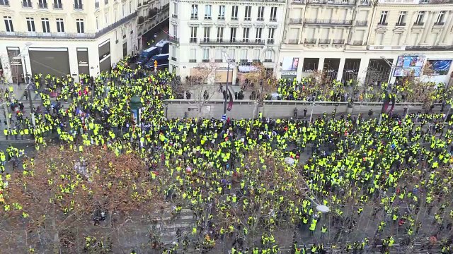 Festnahmen und Gewalt bei Gelbwesten -Protesten in Frankreich