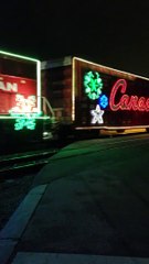 Un magnifique train décoré pour Noël au Canada !