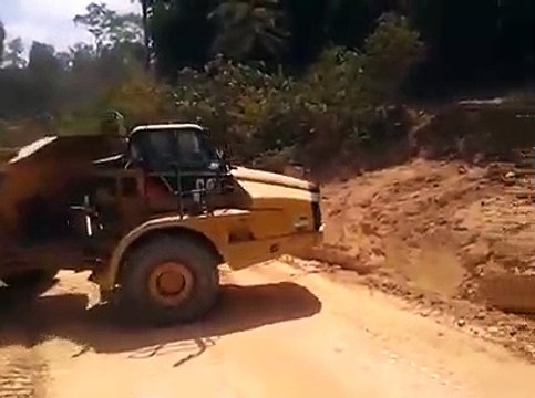 Ce chauffeur d'engin de chantier est un surdoué...