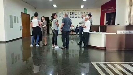 Corpo do Professor Paulo Marques chega à Câmara para velório