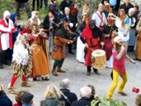 Batailles et parades à la fête médiévale de Châteauneuf-du-Rhône