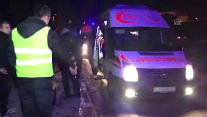 Otomobil Su Kanalına Devrildi: 4 Yaralı