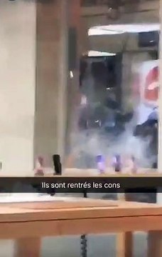 Gilets jaunes - Quand les casseurs s'en prennent à l'Apple Store de Bordeaux en étant filmés par des dizaines de passants