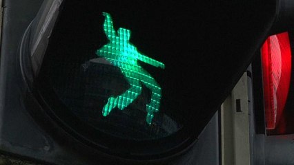 شاهد: إلفيس بريسلي على الإشارات الضوئية في ألمانيا