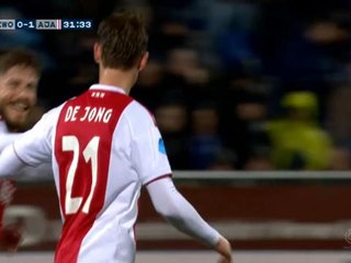 لقطة: الدوري الهولندي: فرانكي دي يونغ يهزّ شباك زفوله بتسديدة زاحفة مُتقنة