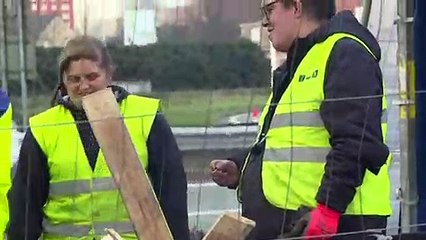 تنازلات ماكرون الجديدة تواجه صعوبة في إقناع "السترات الصفراء"