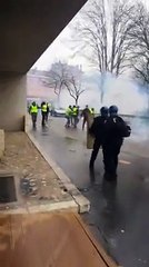 Un gendarme dit a ces collègues de tirer dans la tête quand ils arrivent.