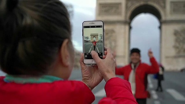 Gösteriler sonrası Paris'te Sarı Yelekliler temizliği