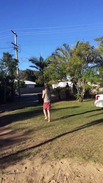 Ils piègent leur pote pour le faire courir avec les pires blagues !