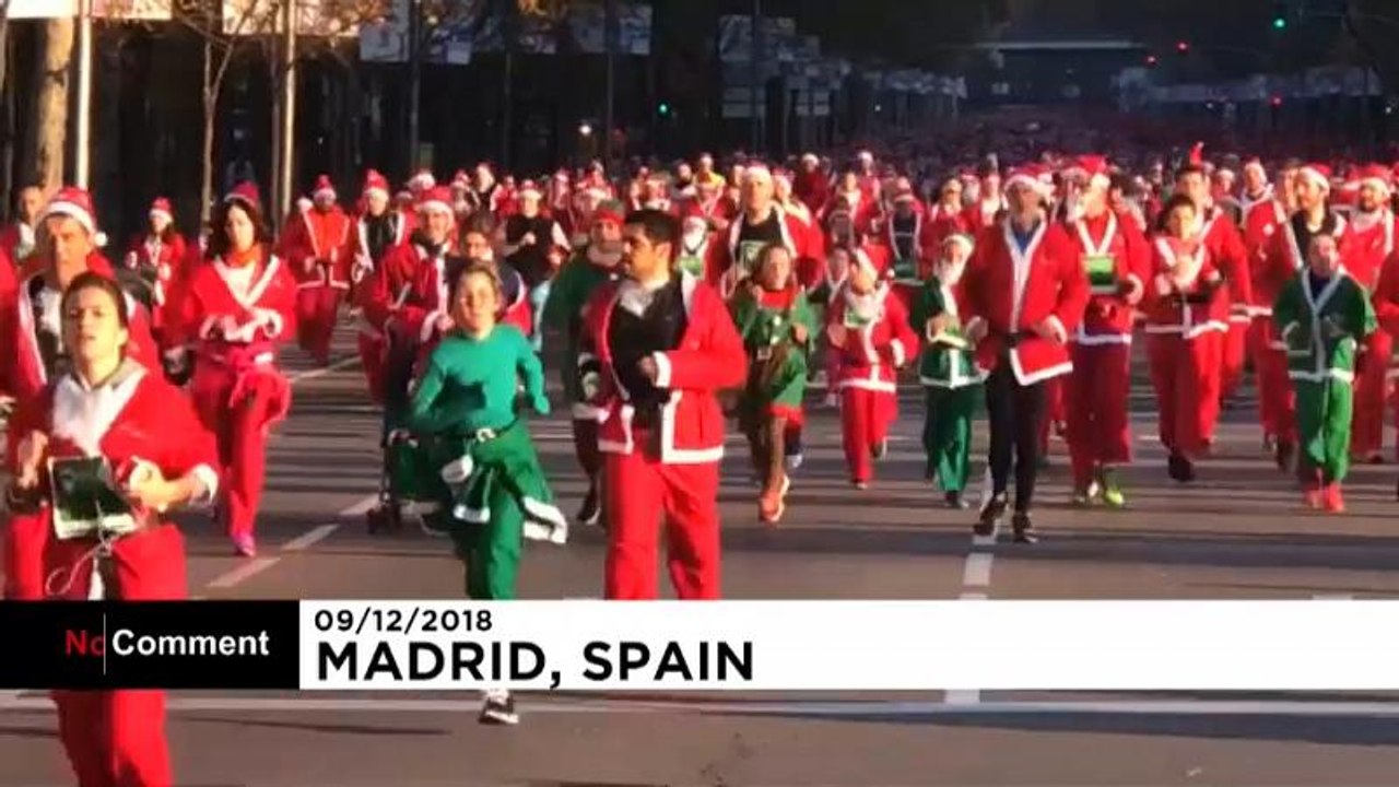 Des milliers de père noël envahissent les rues...