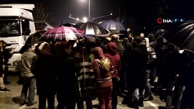 Öfkeli Kalabalığı Polis Ekipleri Sakinleştirdi... Hafriyat Kamyonu Motosiklete Çarptı: 1 Ölü