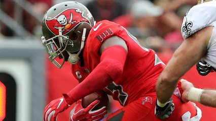 Adarius Taylor picks off Brees' short pass