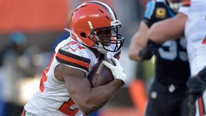 Nick Chubb drives through defense for TD