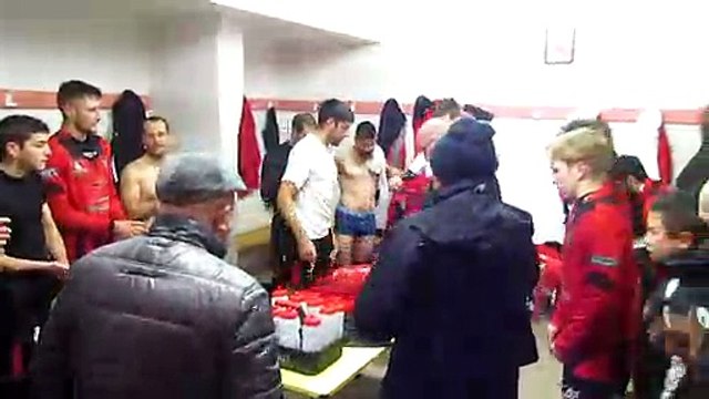 Victoire dédiée à Yves PAGIS, supporter invétéré des rouge et noir , décédé le 06/12/18 et honorée par des applaudissements dans le vestiaire muratais.