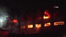 Maltepe'de 3 Katlı Plastik Fabrikasında Yangın Çıktı.