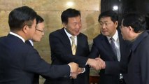 민주당·한국당, 野 3당 달래기...선거제도 개혁 견해차는 여전 / YTN