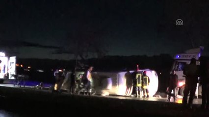 İşçileri Taşıyan Minibüse Tır Çarptı