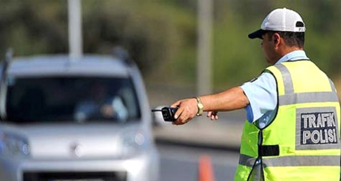 Yönetmelikte Belirlenen Standartlara Aykırı Emisyona Sahip Araçlara 2 Bin 500 Lira Ceza Kesilecek