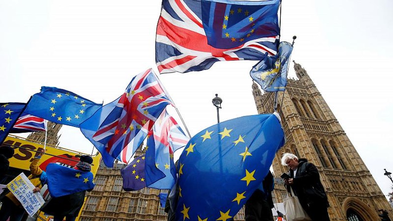 Η Βρετανία μπορεί να ανακαλέσει μονομερώς την απόφασή της για Brexit