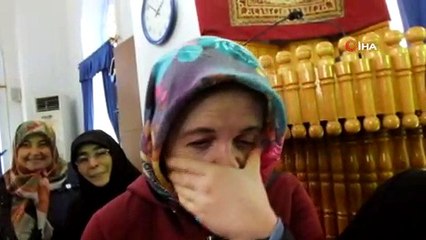 Kurada umre kazanan genç kadın sevinç gözyaşı döktü