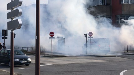 Devant le lycée Mandela à Nantes