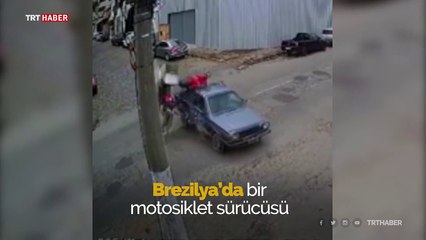 Çarptığı kamyonetin kasasına düştü