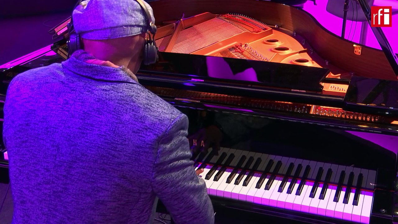 Medhy Custos interprète "Diamant" dans Couleurs Tropicales