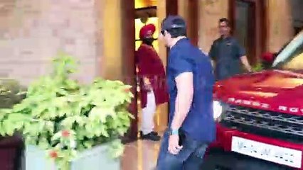 Download Video: Watch Pre Birthday Celebration of Taimur Ali Khan With Kareena And Saif Ali Khan