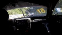 VÍDEO: Renault R.S.01 vs Mercedes AMG GT3, batalla total en Nürburgring ¡con adelantamiento incluido!