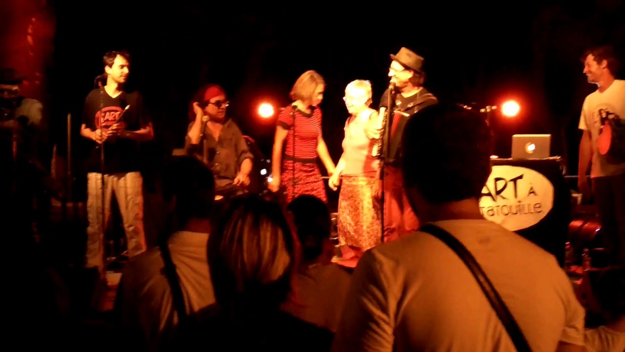 L´Art à Tatouille - Jean Petit qui danse Sallèles d´Aude 19.7.2015