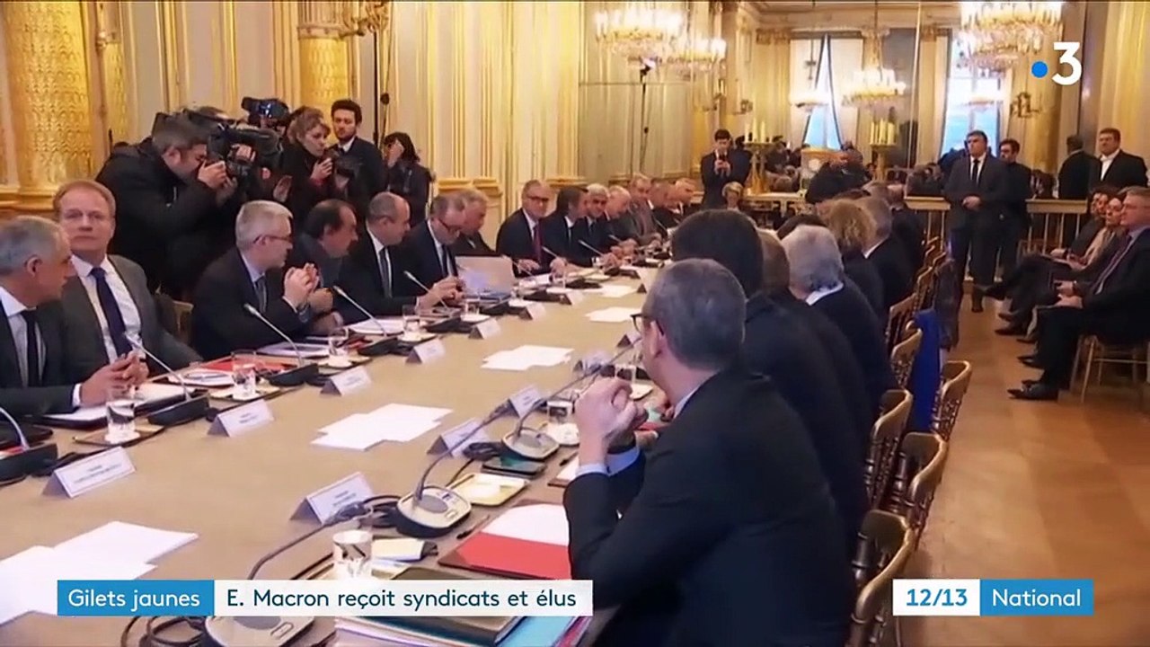 "Gilets jaunes" : Emmanuel Macron reçoit les syndicats et les élus