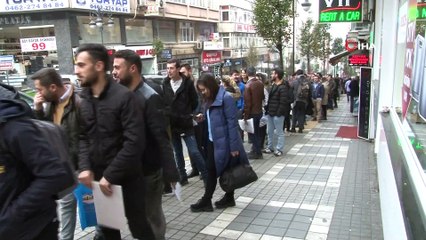 Trabzon Büyükşehir Belediyesi'ne personel alımları için yapılan başvurularda uzun kuyruklar oluştu