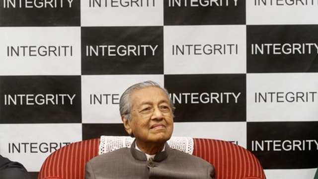 Malaysia to keep vessels in disputed waters while talks ongoing with S'pore, says Dr M