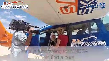 عمرها 102 عام .. وتقفز بالمظلة  من ارتفاع 4000 كيلو متر