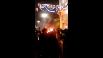 L'Apple Store de Bordeaux pillé par des casseurs #giletsjaunes