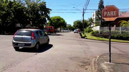 Colisão no Bairro Neva deixa motociclista ferido