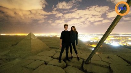 Une vidéo montrant un couple au sommet de la pyramide de Gizeh suscite l'indignation !