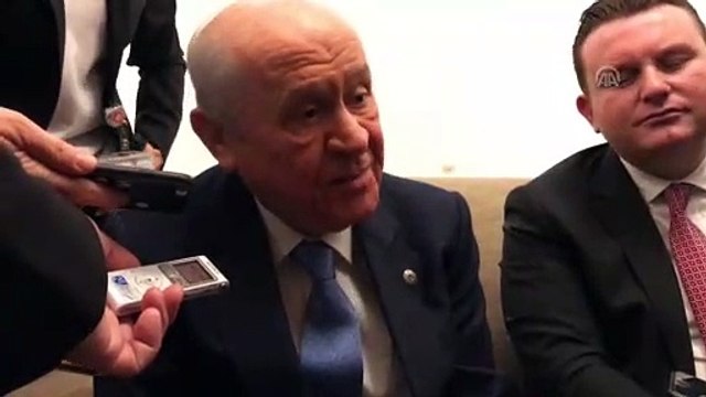 MHP Genel Başkanı Bahçeli, gazetecilerin sorularını cevapladı - TBMM